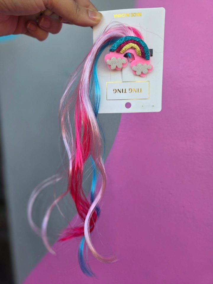 Cabelo maluco: tiaras e cores para uma ideia com personalidade — imagem publicada pela Mia
