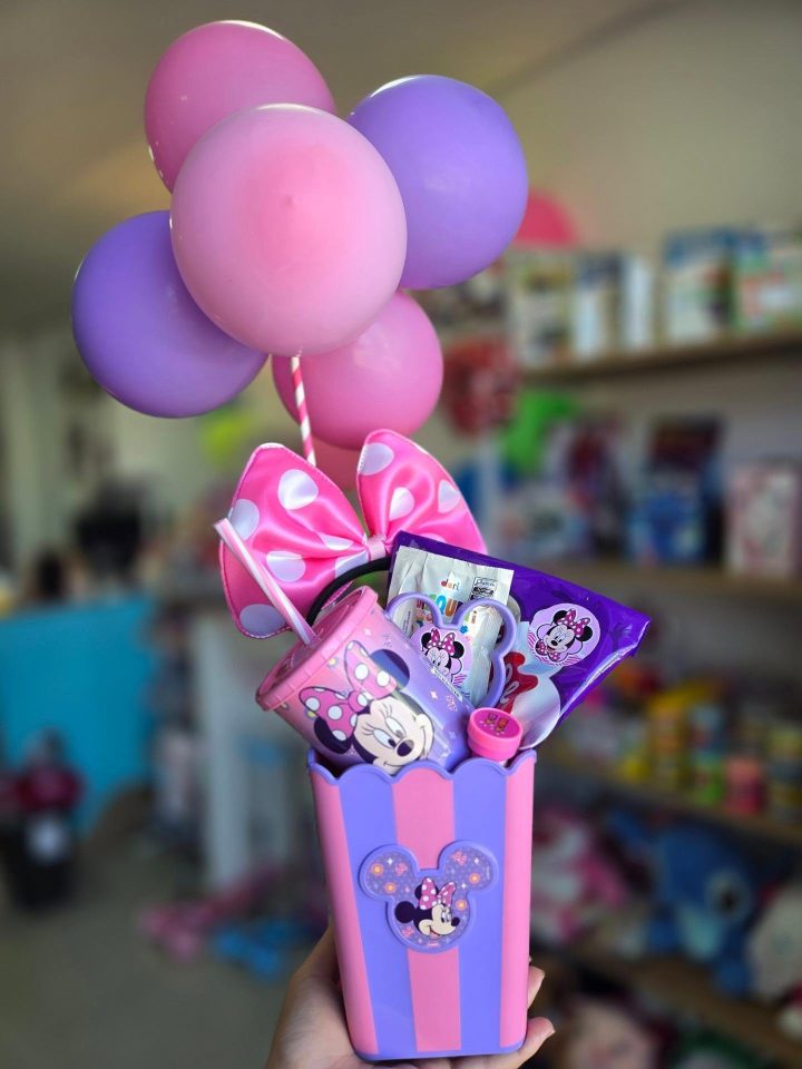 Minnie: laços, delicadeza e uma surpresa que convida a sorrir — imagem publicada pela Mia