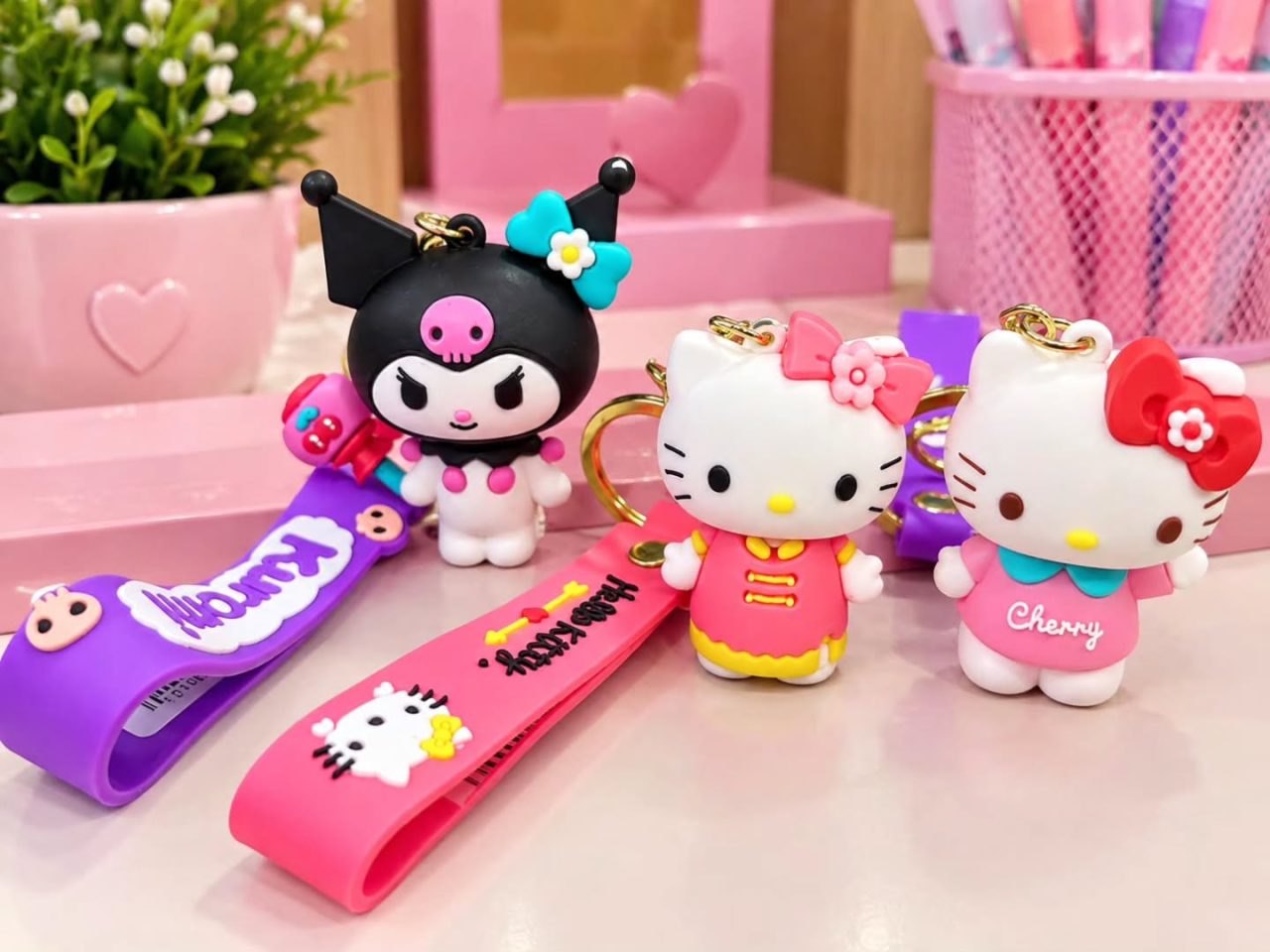 🎀 Chaveiro Hello Kitty e Kurumi ⚫️